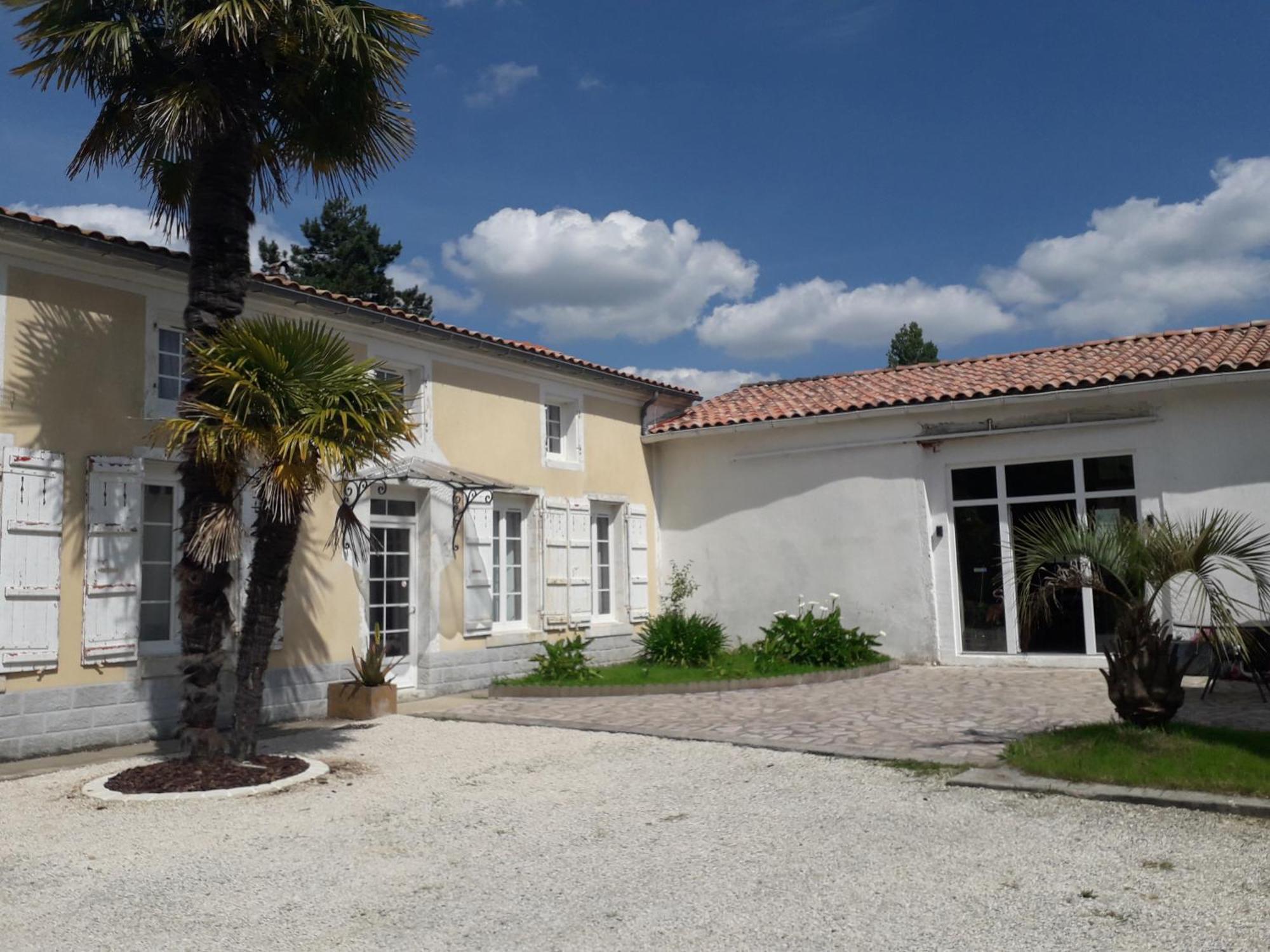 O Calme Otel Brizambourg Dış mekan fotoğraf