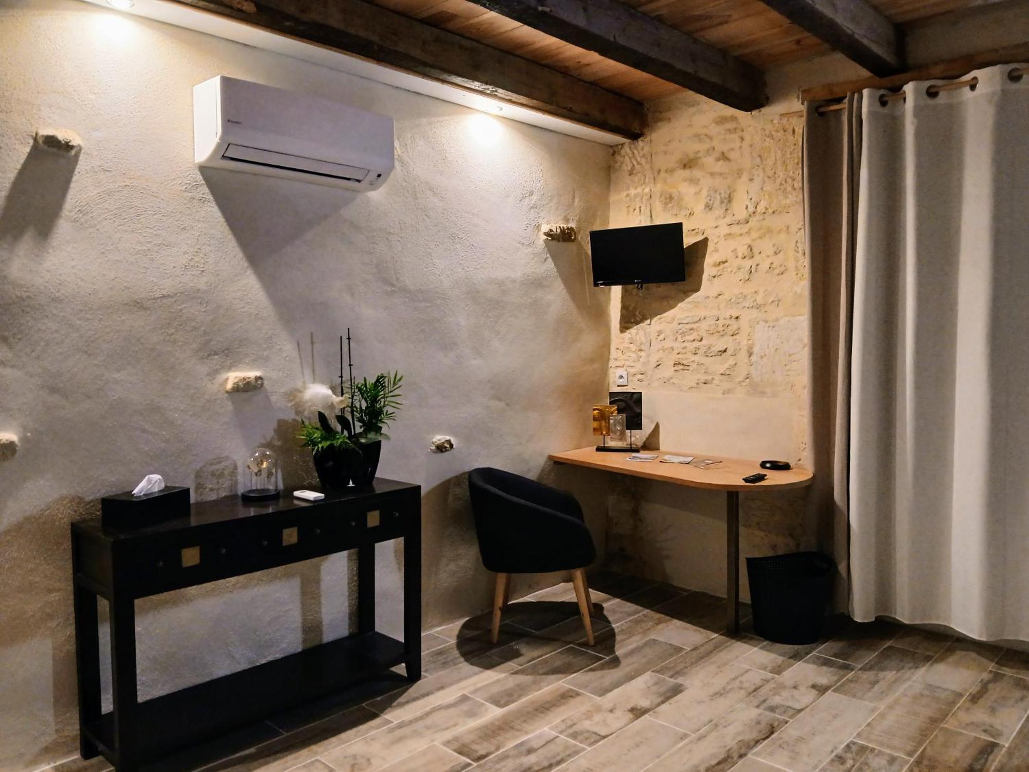O Calme Otel Brizambourg Dış mekan fotoğraf